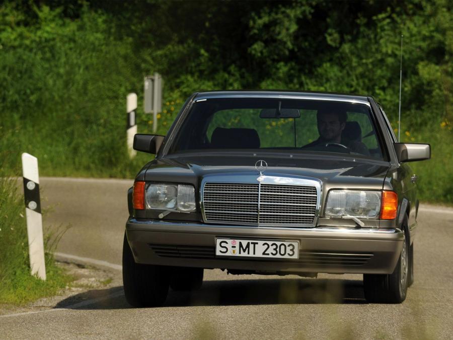  Mercedes-Benz 500 SEL 1985 года  (фото 7 из 8)